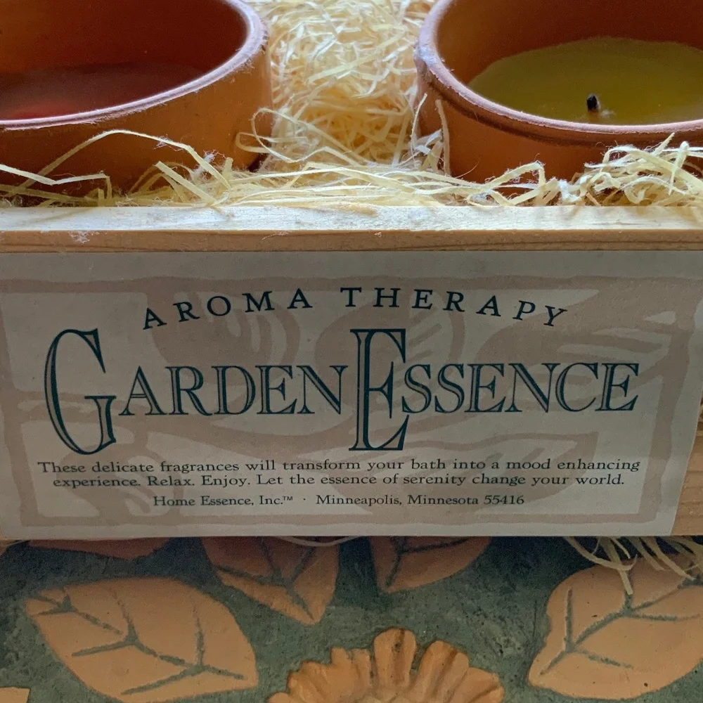 Garden Essence Aroma Therapy Candle Set in Mini Crate - Picture 2 of 9